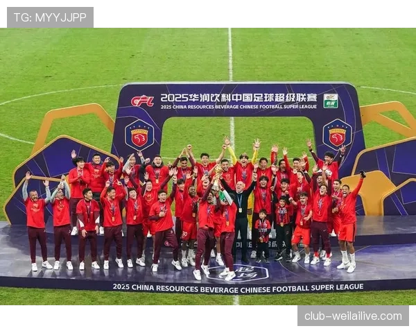 上海海港阵容结构持续优化,在近期联赛中呈现出攻防体系的高效运转 上海海港阵容结构持续优化,在近期联赛中呈现出攻防体系的高效运转